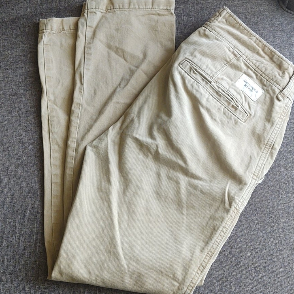 Abercrombie & Fitch Man's Skinny Chinos.